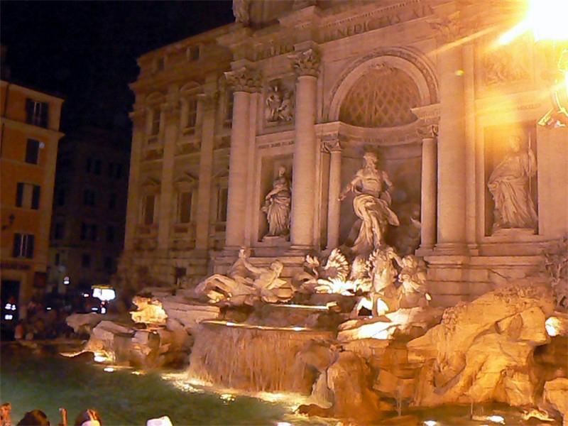 fountain in rome2.JPG - Fountain in Rome